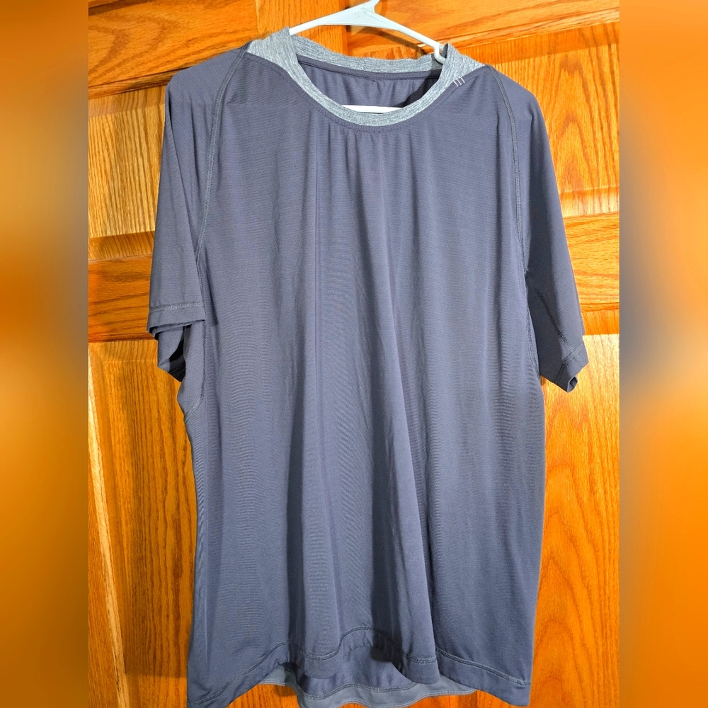 Lululemon Men’s Tech Shirt sz XL